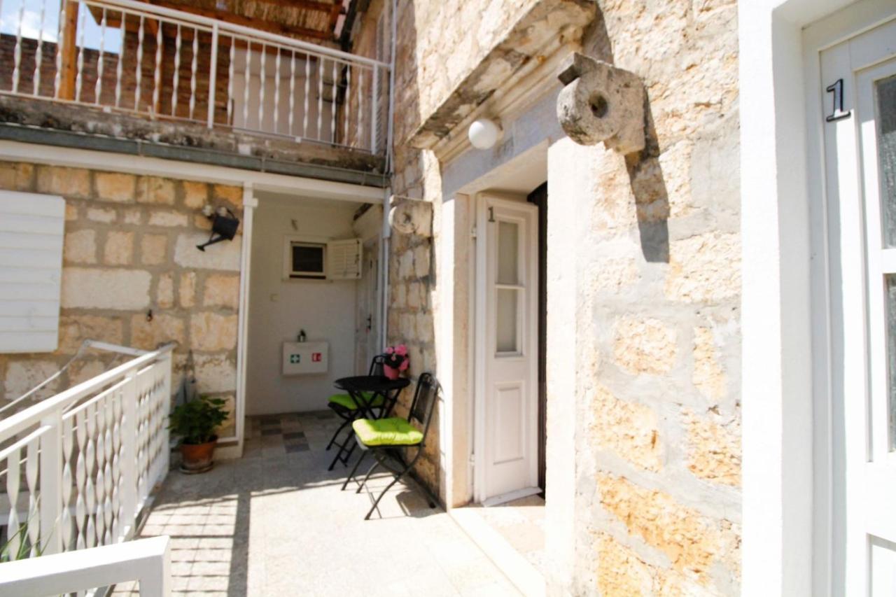 וויס Korzo Rooms & Apartments מראה חיצוני תמונה
