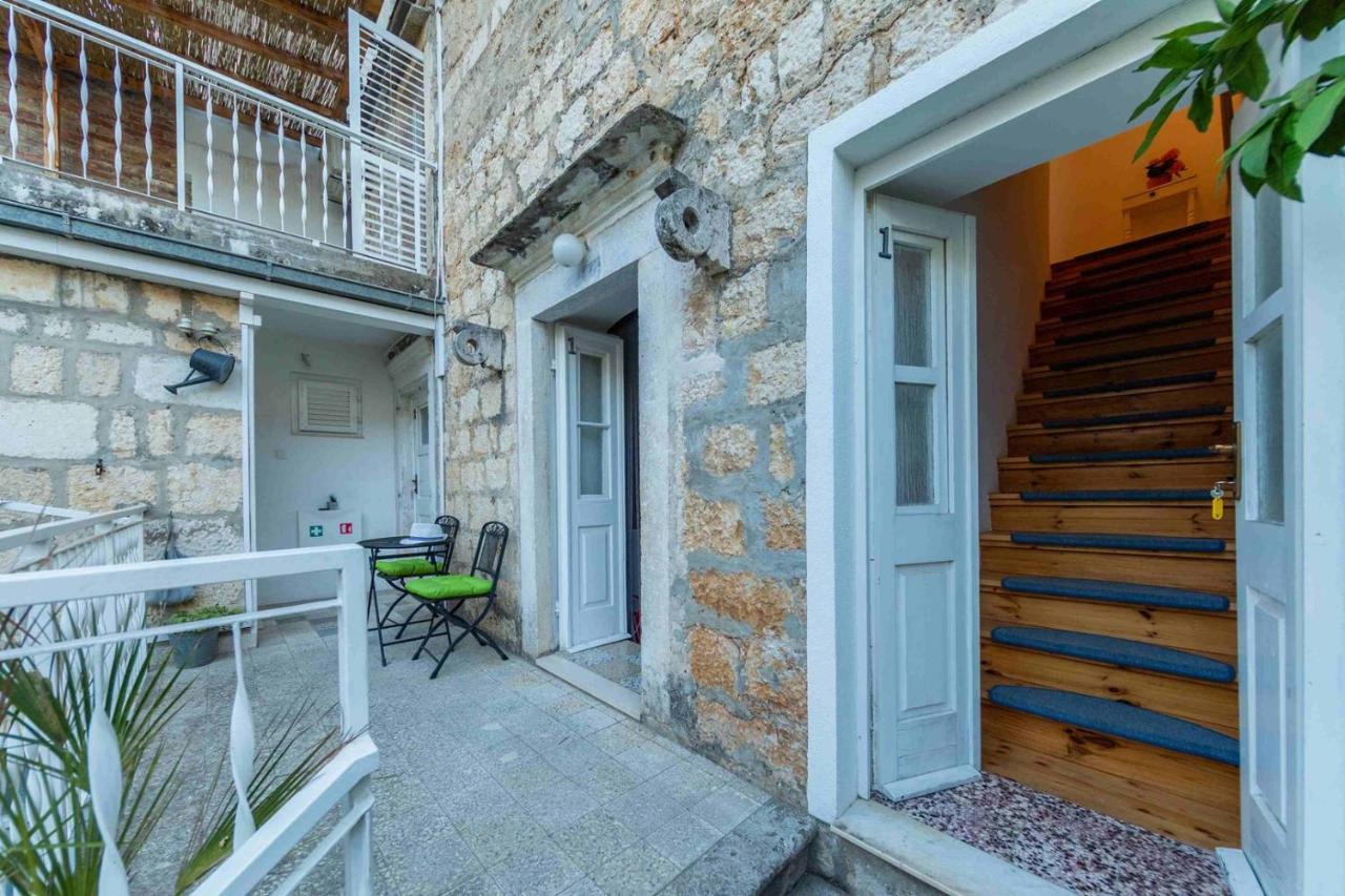 וויס Korzo Rooms & Apartments מראה חיצוני תמונה